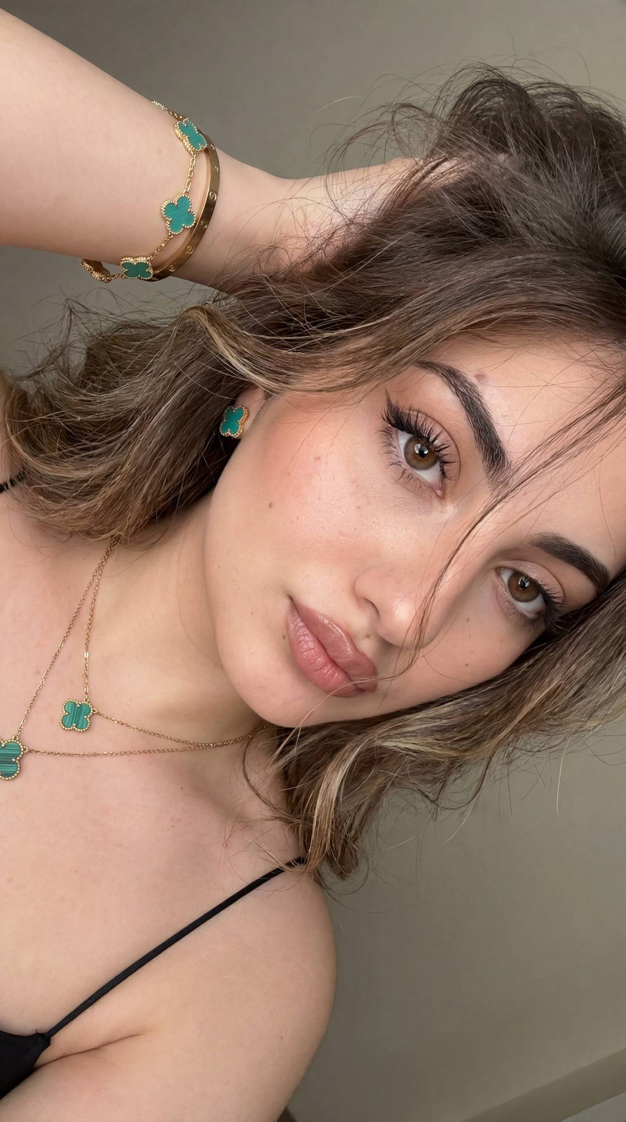 Clover Accent Selfie