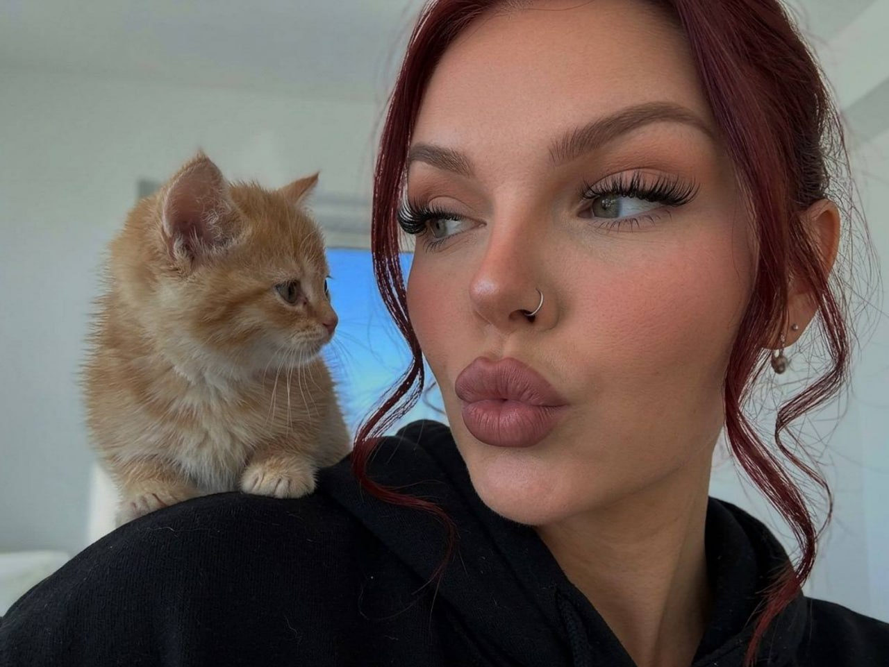 Kitten Shoulder Selfie