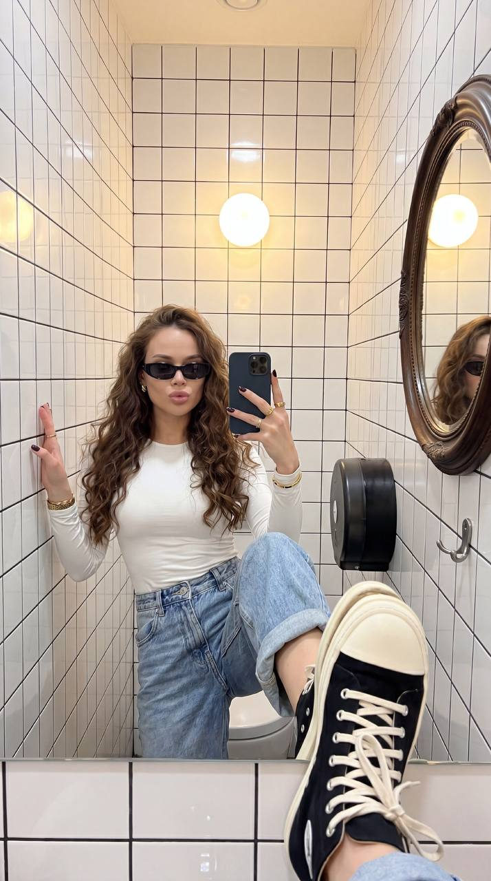 Tiled Corner Mirror Selfie