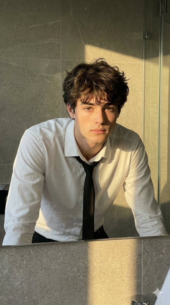 White Shirt Mirror Shadow
