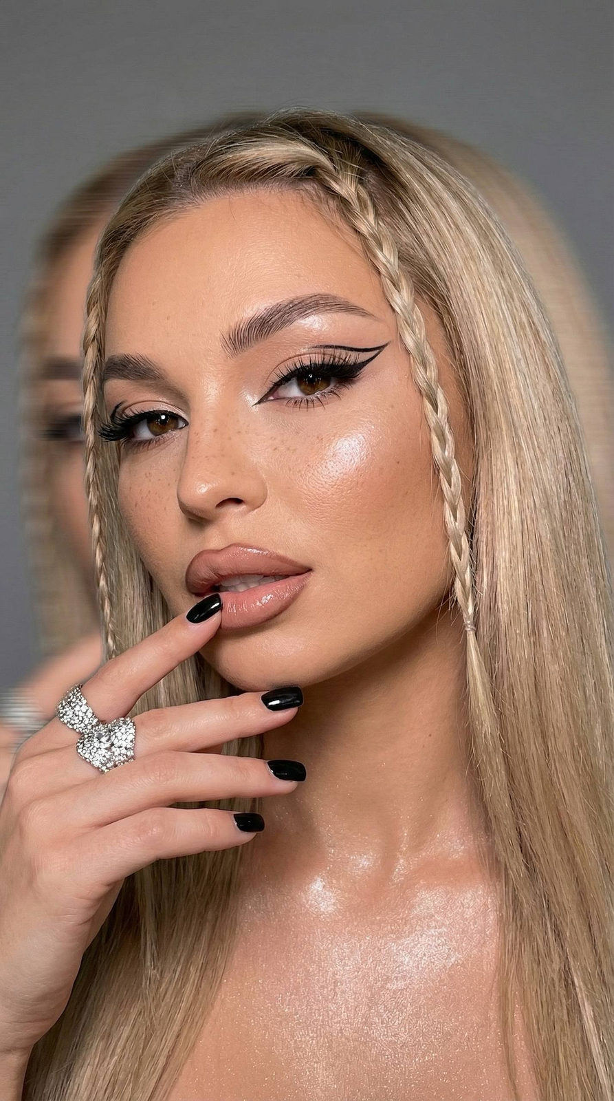 Glossy Gaze Seduction