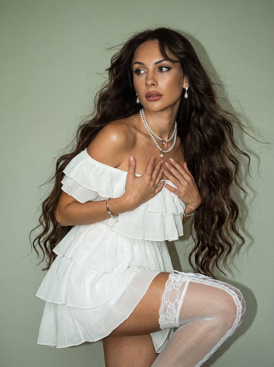 White Ruffle Solitude