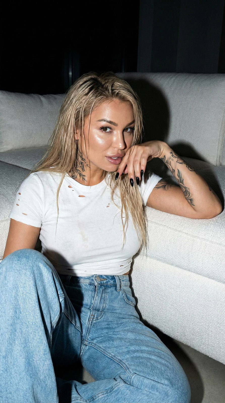 White Tee Flash Floor