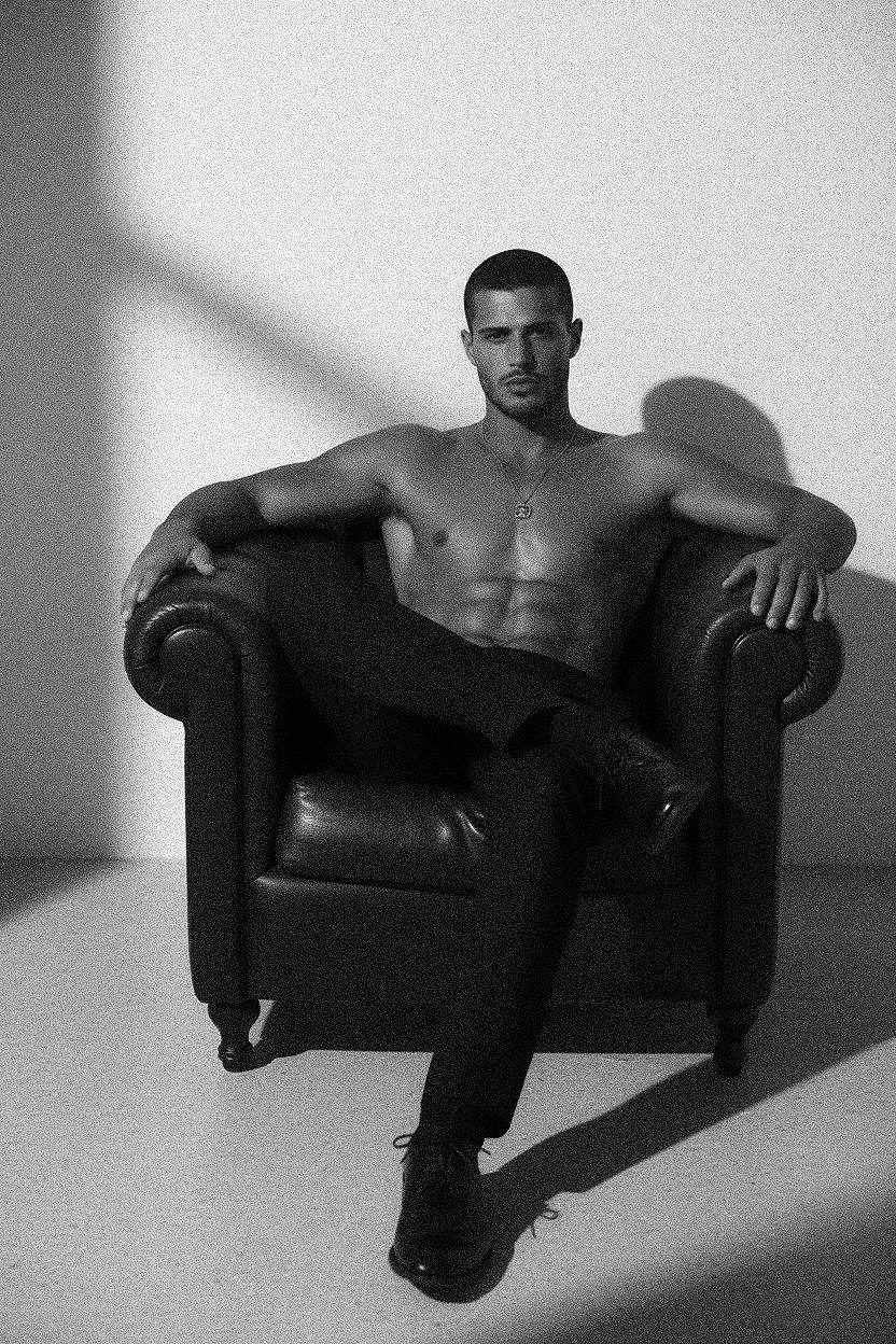 Monochrome Ease