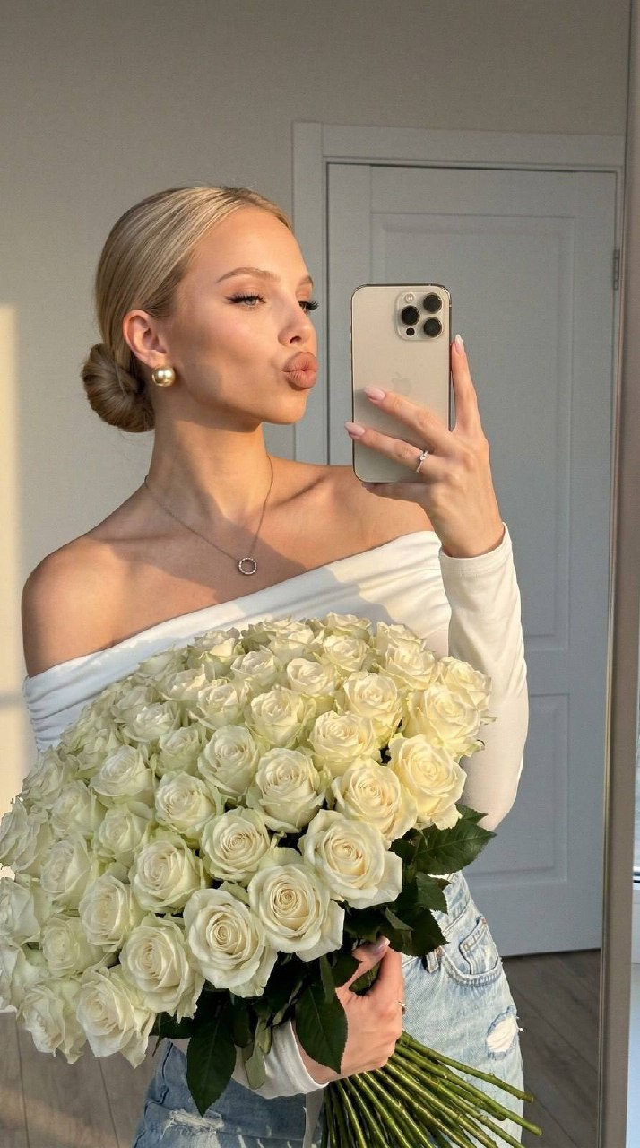 Floral Glamour Selfie