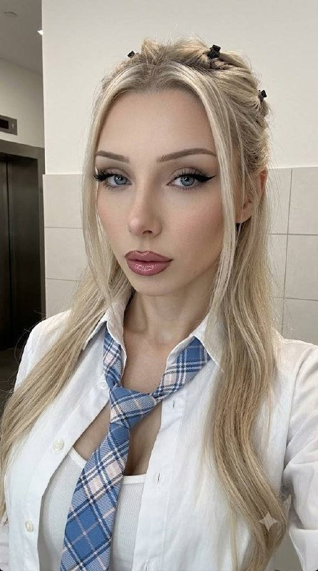 Glossy Tie Selfie