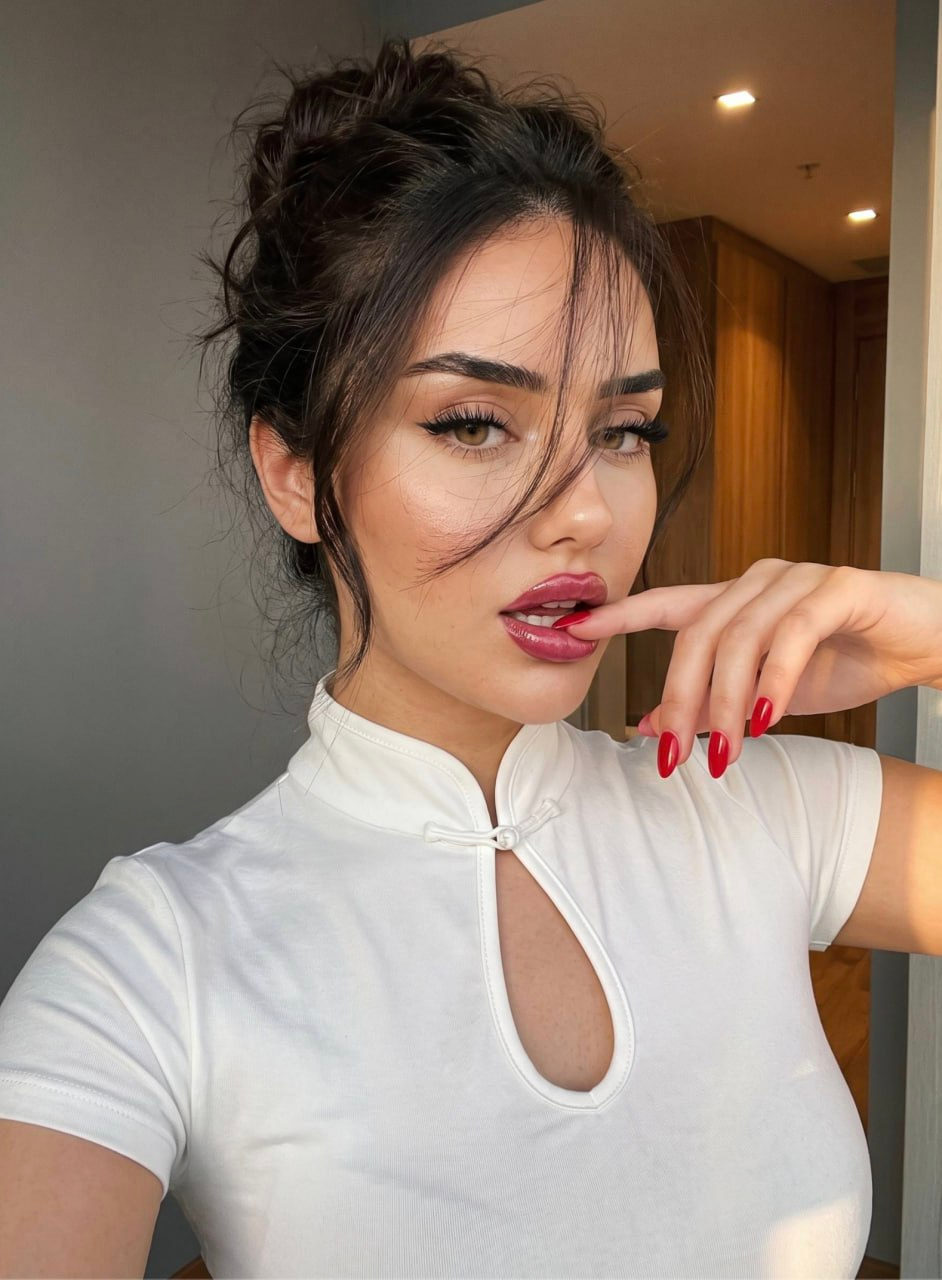 Berry Lip Selfie