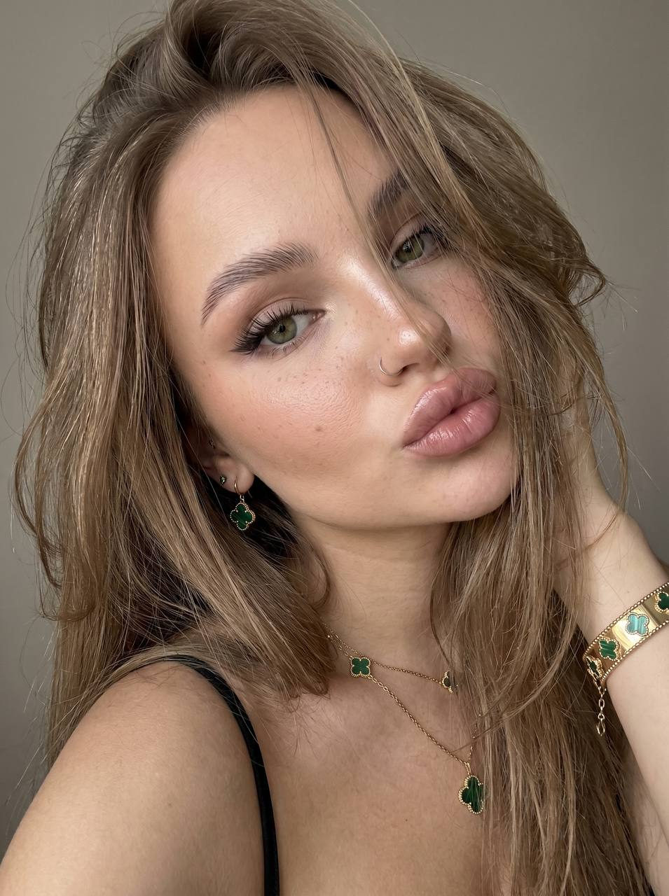 Clover Accent Moody Selfie